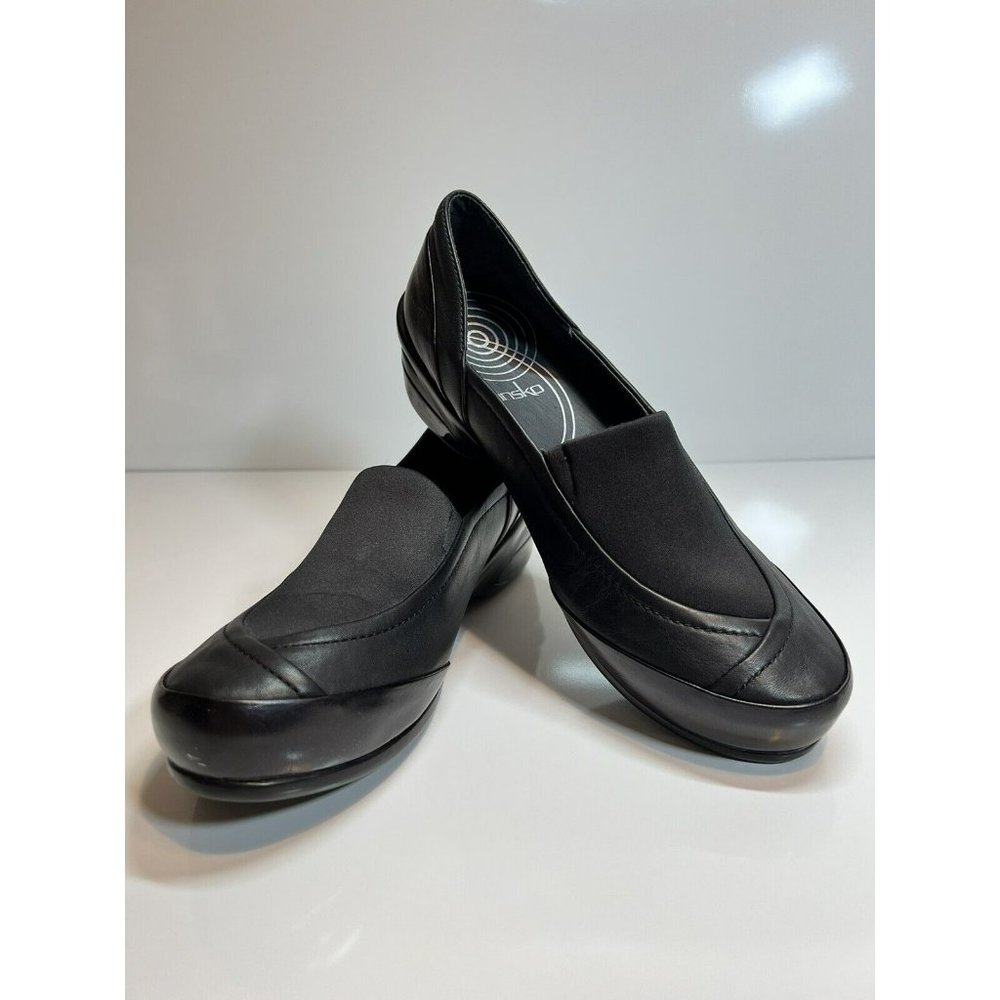 Women’s Dansko Black Leather Comfort Clogs Stretch Knit, Size 8 in US.
